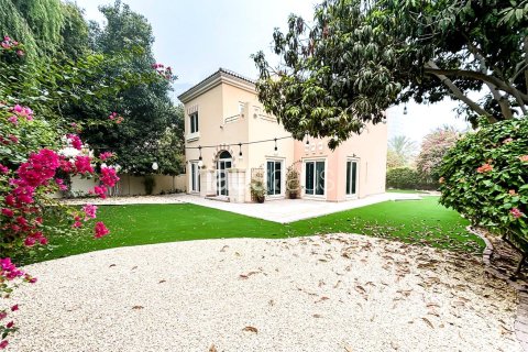 Villa en Dubai Sports City, Dubai, 4 dormitorios, 316 m², № 44585 - foto 1