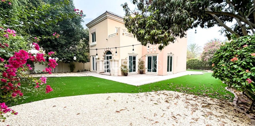 Villa en Dubai Sports City, Dubai, 4 dormitorios, 316 m², № 44585