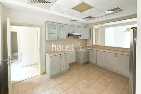 Villa en Dubai Sports City, Dubai, 4 dormitorios, 316 m², № 44585 - foto 5