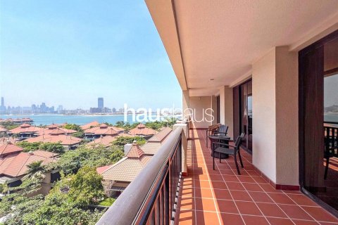Apartment in Palm Jumeirah, Dubai 2 bedrooms, 165 sq.m. № 44582 - photo 1