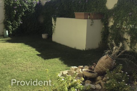 Villa en Jumeirah Park, Dubai, 3 dormitorios, № 2417 - foto 16