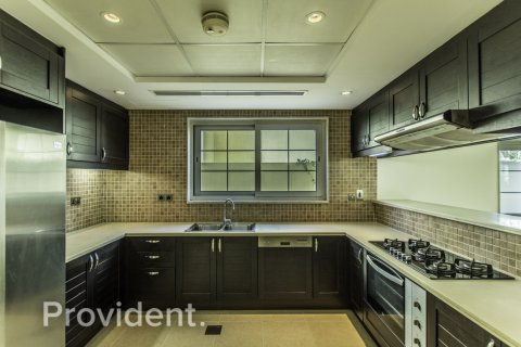 Villa en Jumeirah Park, Dubai, 3 dormitorios, № 2417 - foto 8