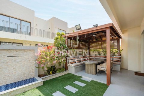 Снять в аренду виллу в EMAAR South, Dubai South (Dubai World Central), Дубай: 4 спальни, 237м², № 66604 - фото 2