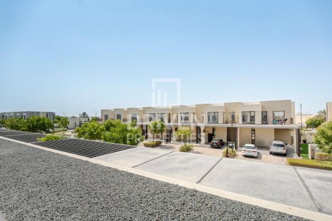 Снять в аренду виллу в EMAAR South, Dubai South (Dubai World Central), Дубай: 4 спальни, 237м², № 66604 - фото 19