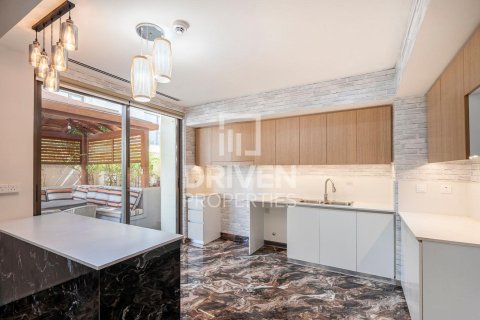 Снять в аренду виллу в EMAAR South, Dubai South (Dubai World Central), Дубай: 4 спальни, 237м², № 66604 - фото 9