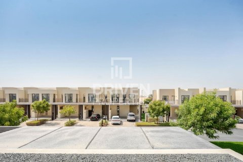 Снять в аренду виллу в EMAAR South, Dubai South (Dubai World Central), Дубай: 4 спальни, 237м², № 66604 - фото 20