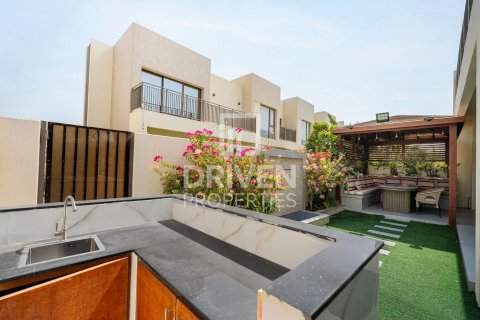 Снять в аренду виллу в EMAAR South, Dubai South (Dubai World Central), Дубай: 4 спальни, 237м², № 66604 - фото 1