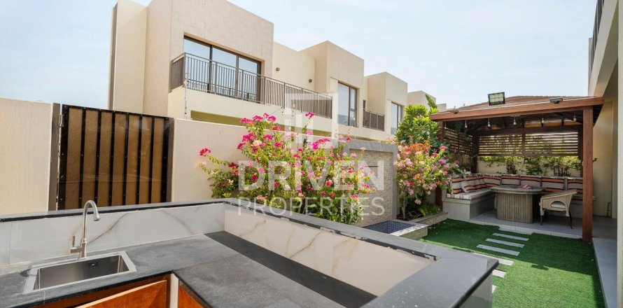 Вилла в EMAAR South, Dubai South (Dubai World Central), Дубай, 4 спальни, 237м², № 66604