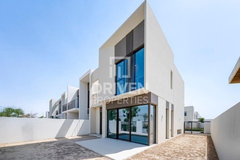 Villa in The Valley, Dubai 4 bedrooms, 257 sq.m. № 66601 - photo 11