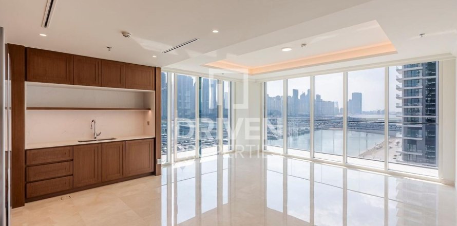 Apartamento en EMAAR Beachfront, Dubai Harbour, Dubai, 3 dormitorios, 178.19 m², № 127821
