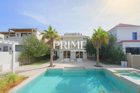 Villa en Jumeirah Golf Estates, Dubai, 5 dormitorios, 836 m², № 24312 - foto 1