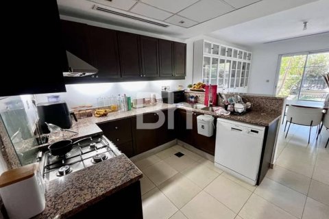 Townhouse in Jumeirah Village Triangle, Dubai 2 bedrooms, 279 sq.m. № 24311 - photo 15
