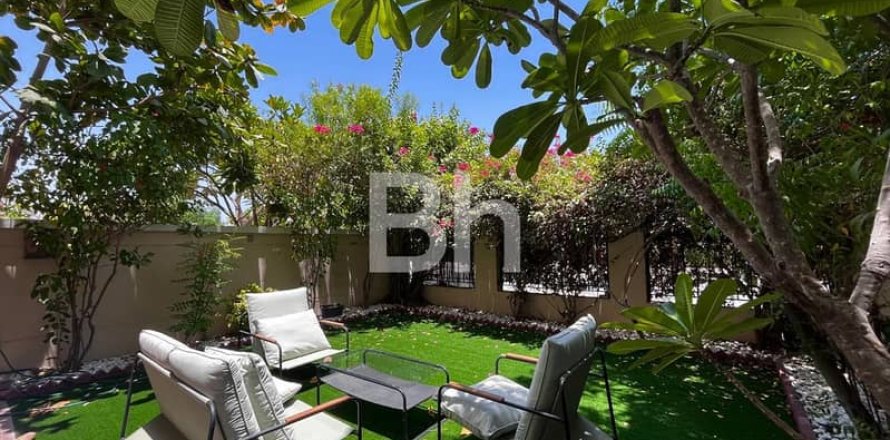 Townhouse in Jumeirah Village Triangle, Dubai 2 bedrooms, 279 sq.m. № 24311