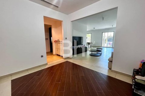 Townhouse in Jumeirah Village Triangle, Dubai 2 bedrooms, 279 sq.m. № 24311 - photo 9