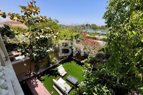 Townhouse in Jumeirah Village Triangle, Dubai 2 bedrooms, 279 sq.m. № 24311 - photo 6