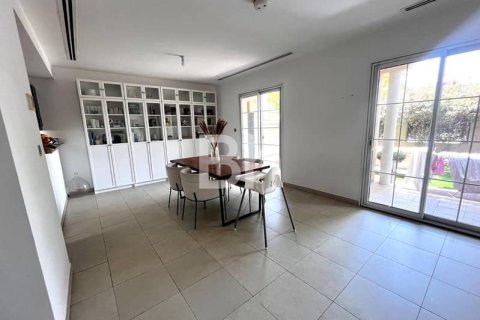Townhouse in Jumeirah Village Triangle, Dubai 2 bedrooms, 279 sq.m. № 24311 - photo 16