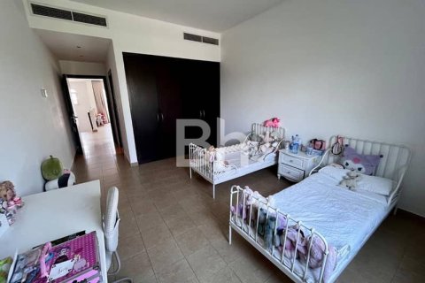 Townhouse in Jumeirah Village Triangle, Dubai 2 bedrooms, 279 sq.m. № 24311 - photo 13