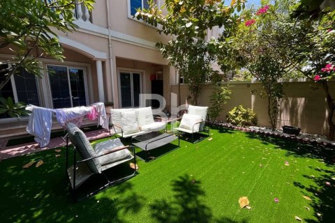 Townhouse in Jumeirah Village Triangle, Dubai 2 bedrooms, 279 sq.m. № 24311 - photo 3