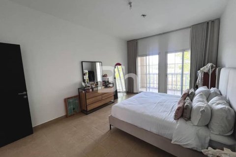 Townhouse in Jumeirah Village Triangle, Dubai 2 bedrooms, 279 sq.m. № 24311 - photo 7