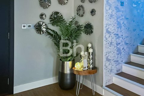 Villa in Jumeirah Park, Dubai 3 bedrooms, 144 sq.m. № 24314 - photo 9