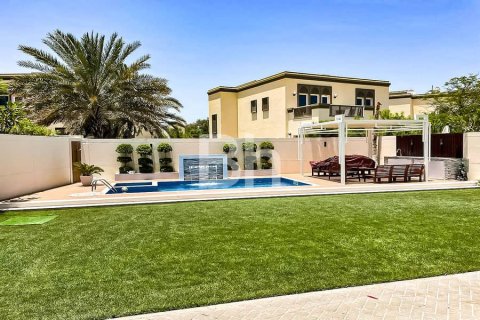 Villa in Jumeirah Park, Dubai 3 bedrooms, 144 sq.m. № 24314 - photo 1