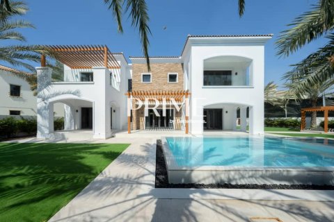 Villa in Jumeirah Golf Estates, Dubai 6 bedrooms, 1326 sq.m. № 24317 - photo 1