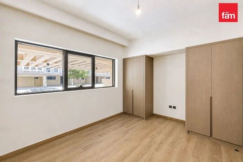 Снять в аренду таунхаус в Дубае: 4 спальни, 144м², № 110947 - фото 8