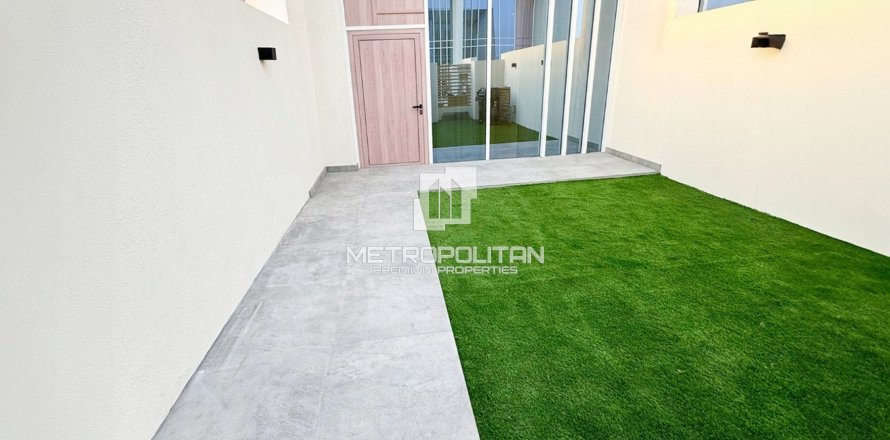 Townhouse in Dubai Land, Dubai 1 bedroom, 63 sq.m. № 15758