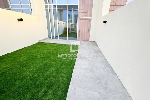 Townhouse in Dubai Land, Dubai 1 bedroom, 63 sq.m. № 15758 - photo 10