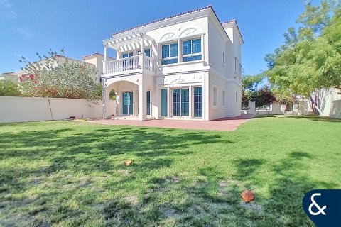 Villa en Jumeirah Village Triangle, Dubai, 2 dormitorios, 674 m², № 98813