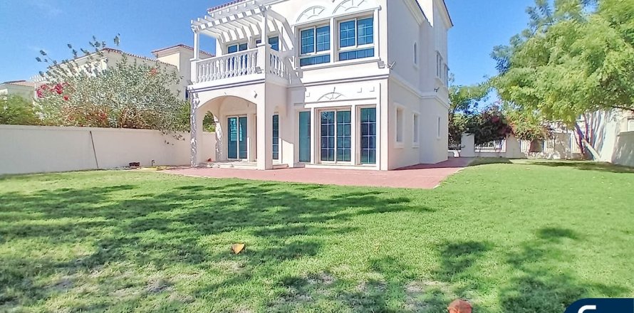 Вилла в Jumeirah Village Triangle, Дубай, 2 спальни, 674м², № 98813