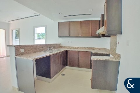 Снять в аренду виллу в Jumeirah Village Triangle, Дубай: 2 спальни, 674м², № 98813 - фото 4