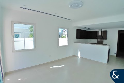 Снять в аренду виллу в Jumeirah Village Triangle, Дубай: 2 спальни, 674м², № 98813 - фото 3