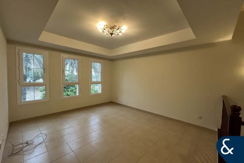 Снять в аренду виллу в Арабиан Ранчес, Дубай: 4 спальни, 291м², № 98810 - фото 8