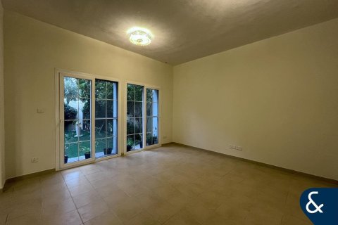 Снять в аренду виллу в Арабиан Ранчес, Дубай: 4 спальни, 291м², № 98810 - фото 2