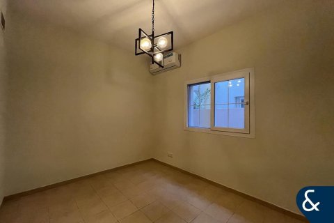 Снять в аренду виллу в Арабиан Ранчес, Дубай: 4 спальни, 291м², № 98810 - фото 7