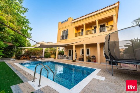 Villa à Dubai, 5 chambres, 560.4 m², № 40121 - photo 1