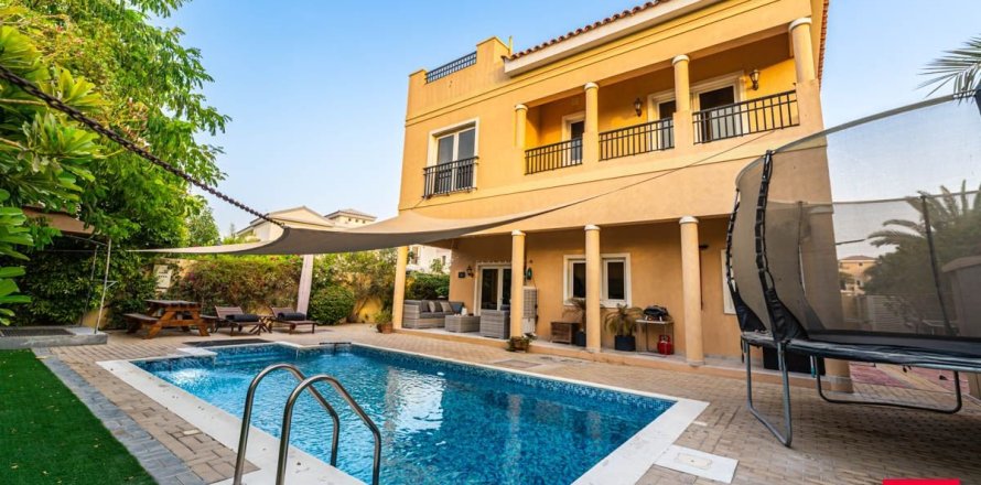 Villa à Dubai, 5 chambres, 560.4 m², № 40121