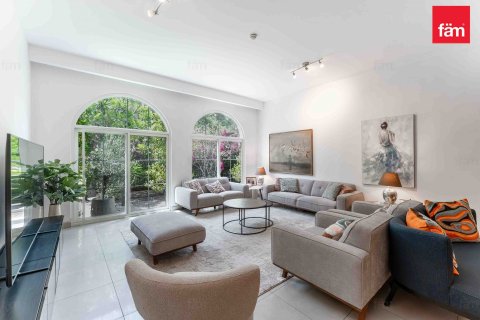 Villa à Motor City, Dubai, 4 chambres, 380.7 m², № 40115 - photo 1