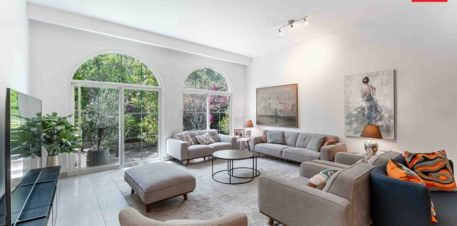 Villa en Motor City, Dubai, 4 dormitorios, 380.7 m², № 40115