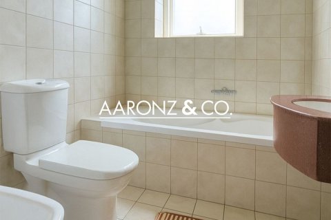 Apartment in Jumeirah Lake Towers, Dubai 2 bedrooms, 121.7 sq.m. № 78379 - photo 10