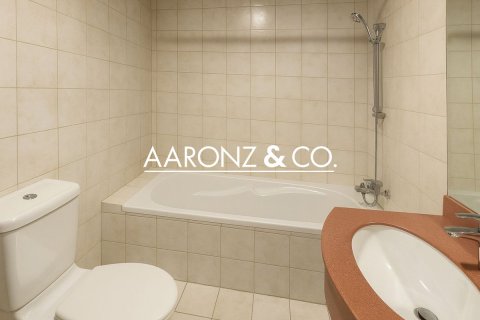 Apartment in Jumeirah Lake Towers, Dubai 2 bedrooms, 121.7 sq.m. № 78379 - photo 12