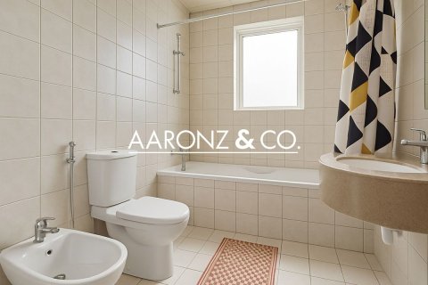 Apartment in Jumeirah Lake Towers, Dubai 2 bedrooms, 121.7 sq.m. № 78379 - photo 11