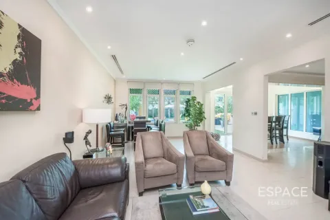 فيلا في Regional, Jumeirah Park, دبي 3 غرف نوم, 285 م² رقم 71280 - صورة 3