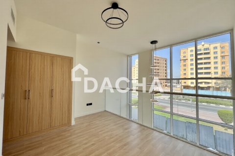 Adosado en Dubai Investment Park, Dubai, 4 dormitorios, 80 m², № 105091 - foto 3