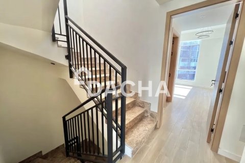 Adosado en Dubai Investment Park, Dubai, 4 dormitorios, 80 m², № 105091 - foto 11