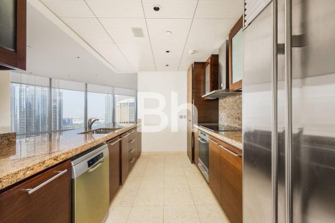 Apartment in Downtown Dubai (Downtown Burj Dubai), Dubai 3 bedrooms, 217 sq.m. № 56328 - photo 17