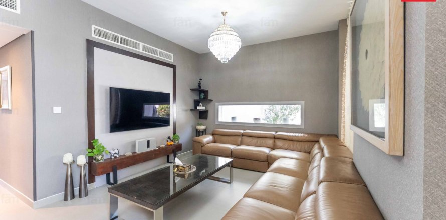 Adosado en Dubai, 3 dormitorios, 293.7 m², № 55707