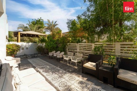 Adosado en Dubai, 3 dormitorios, 293.7 m², № 55707 - foto 3