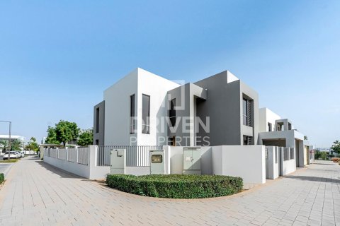 Villa en Sidra Villas, Dubai Hills Estate, Dubai, 5 dormitorios, 395.49 m², № 136973 - foto 2